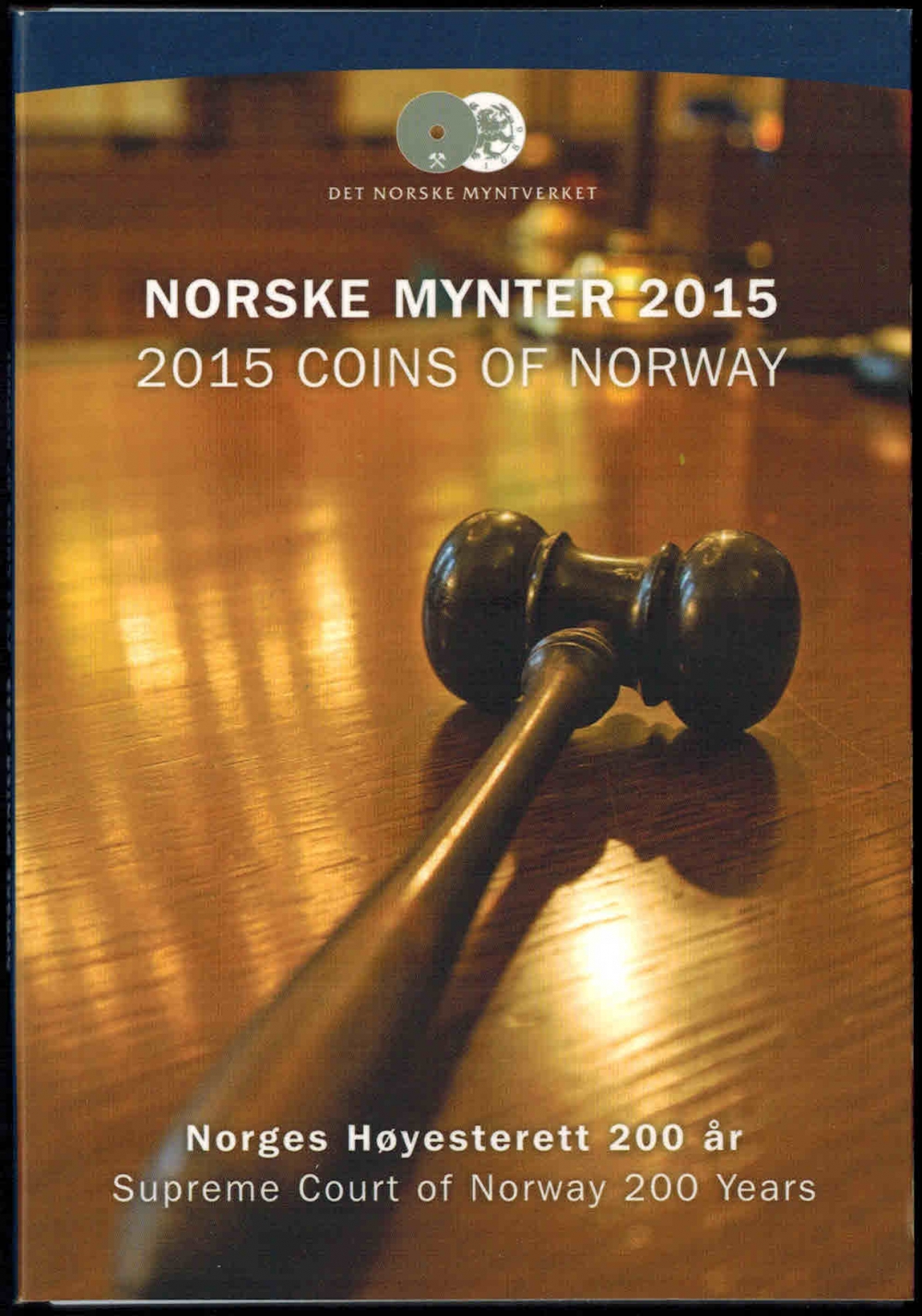Settet inneholder årets 20-krone som Norges Bank utgir i forbindelse med markeringen av 200 års jubileet for Høyesterett i 2015.
I tillegg inneholder settet 1 krone og års medalje 2015.
Opplag: 10.000.
